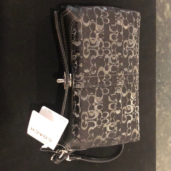 Brand new coach wristlet with tags - Picture 4 of 8